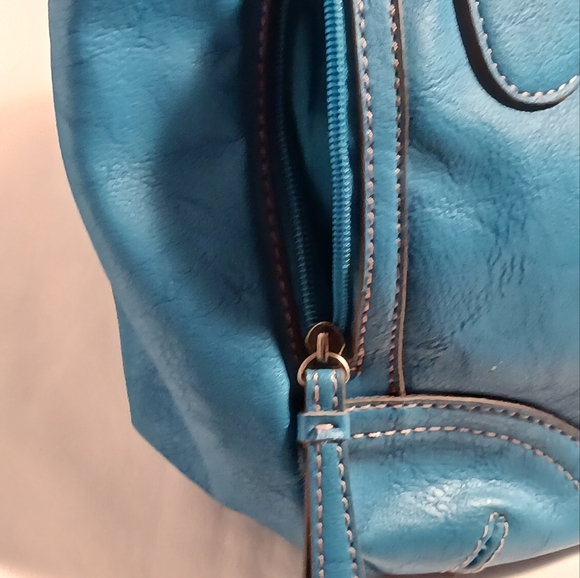 Like New St. JOHNS BAY Shoulder Bag - Picture 4 of 9